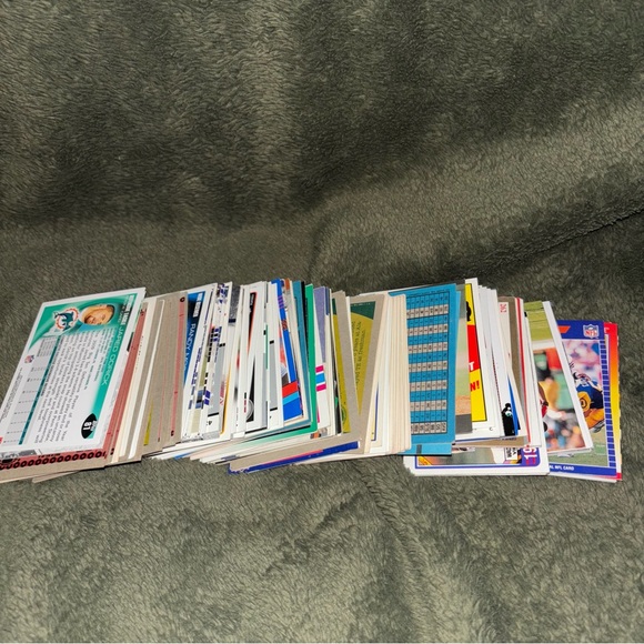 Assorted Football Trading Cards Collection - Picture 2 of 3